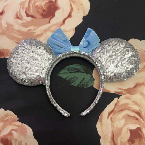 Disney Silver Sequin Ears With Blue Bow - Picture 2 of 3